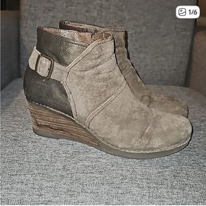 Don’t hate on Taupe 
It’s a very misunderstood color
Free shipping